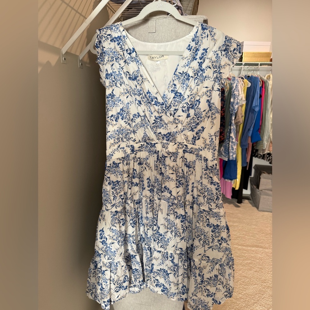 Floral Blue and White Dress Taylor XL
